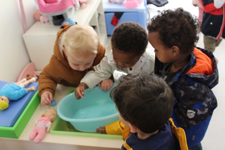 Peuters aan het spelen in Tierlantijn Merksem 