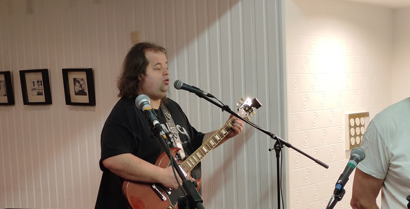 Repetitie De Vreemde Vogels Gitarist En Zanger Steven