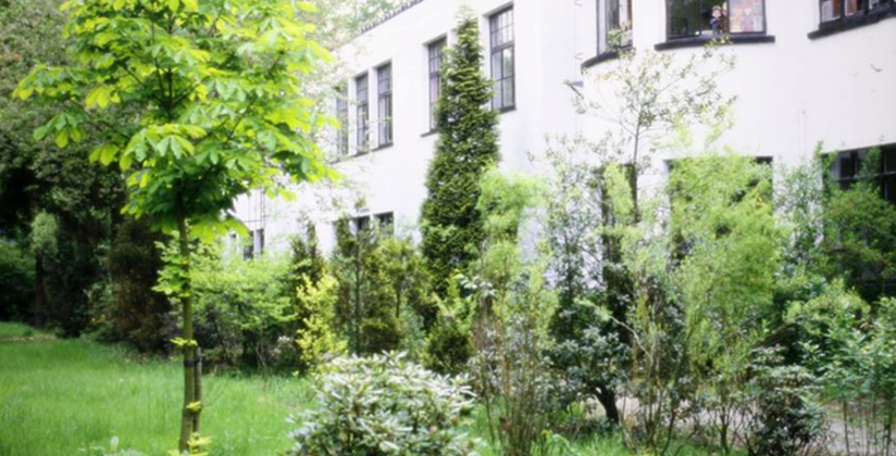Oude foto van een gebouw 