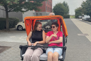 Thumbnail: Riksha zorgfiets cliënt en medewerker foto 2 - steun ons 2025