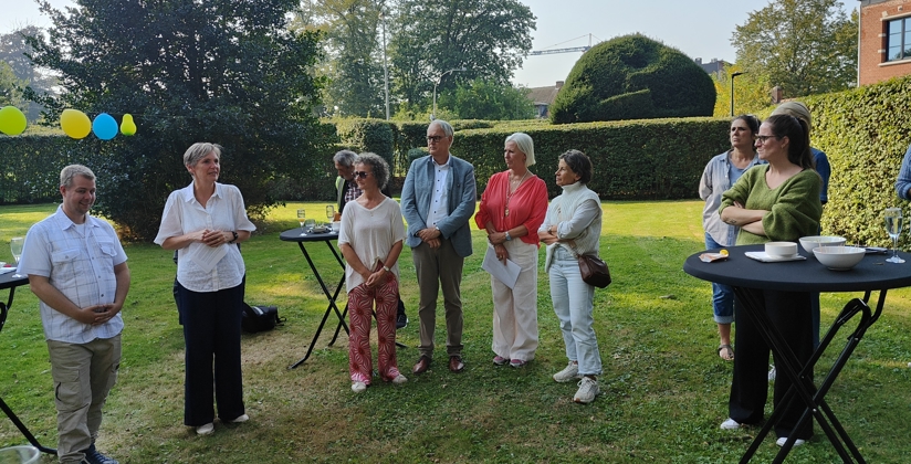Directeur Chantal Van Overvelt Spreekt De Gasten Toe Brasschaatse Tutjesboom 20240918